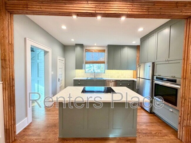 Photo - 105 E 19th St