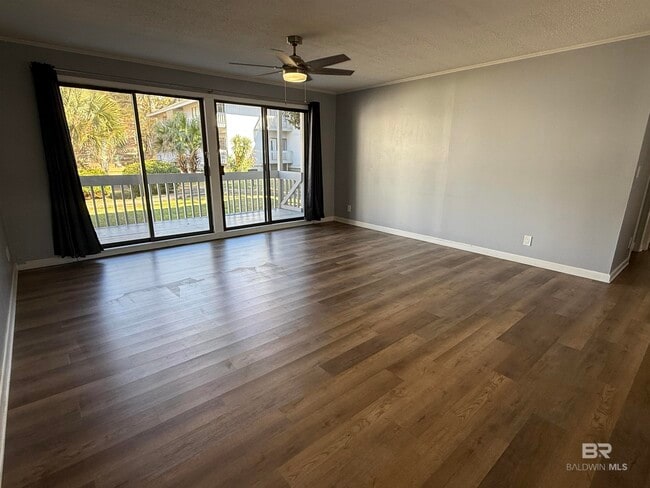 Photo - 1099 Sea Cliff Dr S