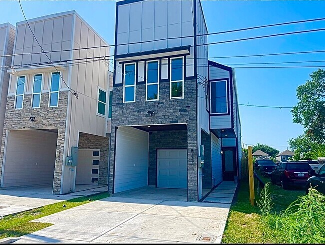 Photo - 8131 St Louis St