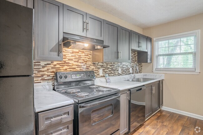 1BR, 1BA - 1,037SF - Kitchen - Crossing at Henderson Mill