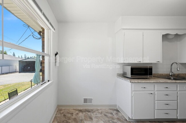 Photo - 5628 N Assembly St