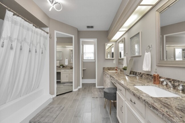 Photo - 1807 Saddlecreek Dr