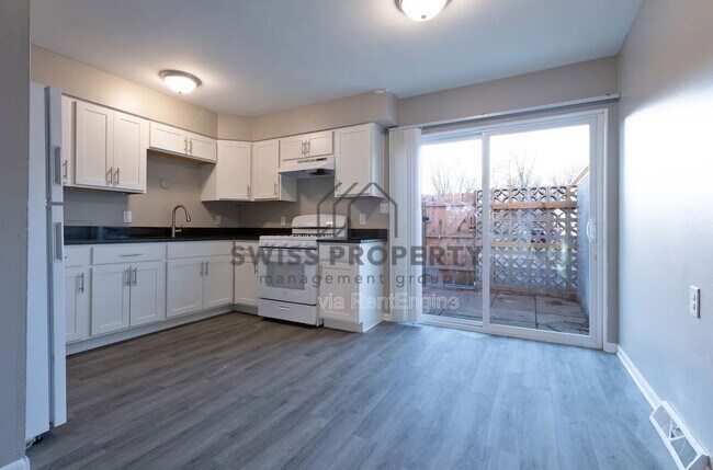 Photo - 892 N Meadows Ct