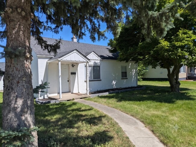 Building Photo - 5754 Arcola St