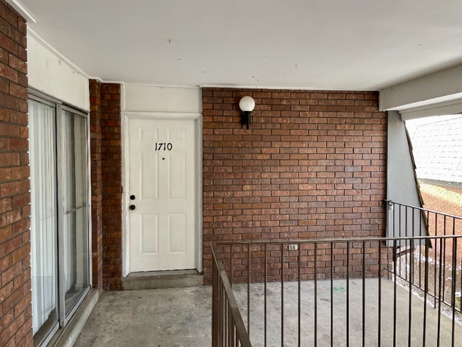 Photo - 1710 Hickory Ln