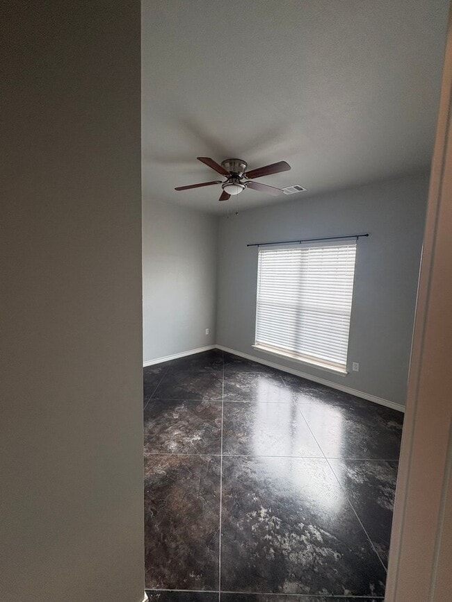 Photo - Single Family - Beautiful 4/2 house
