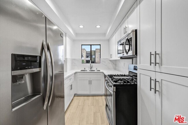 Photo - 1355 N Sierra Bonita Ave Unit 406