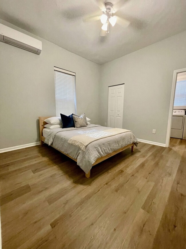 Photo - 5215 Cedar Ave