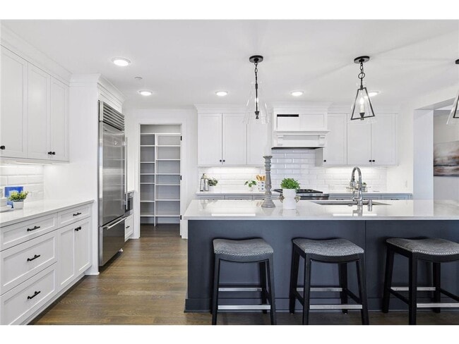 222 Ferndale Rd S Unit 304