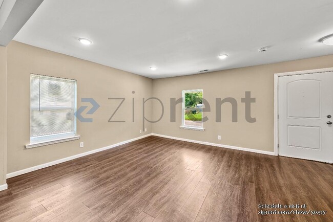 Photo - 1114 W Bank St