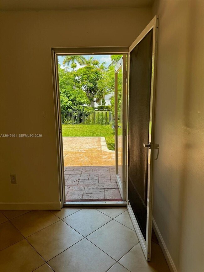 Photo - 158 SW 96th Ct Unit B