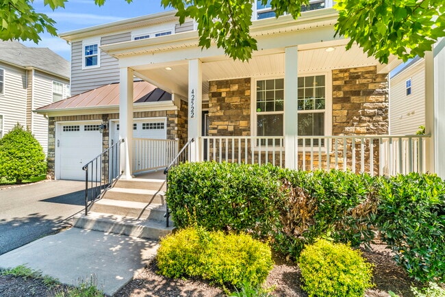 Photo - 42522 Stratford Landing Dr