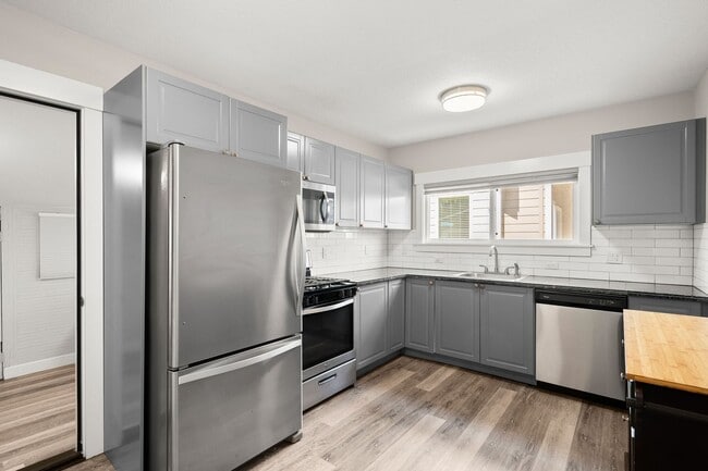Photo - Charming 3 Bedroom/1 Bath Jennings Lodge home