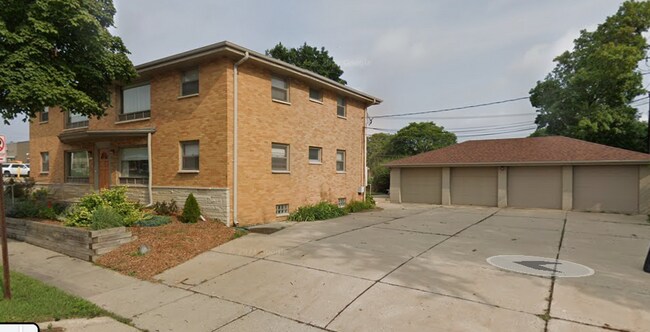 Photo - 12210 W North Ave Unidad 2