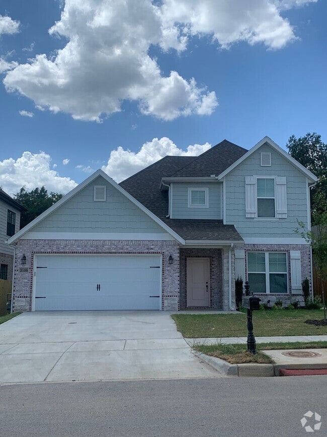 Building Photo - Like New Four Bedroom Three Bath in NW Fay... Rental