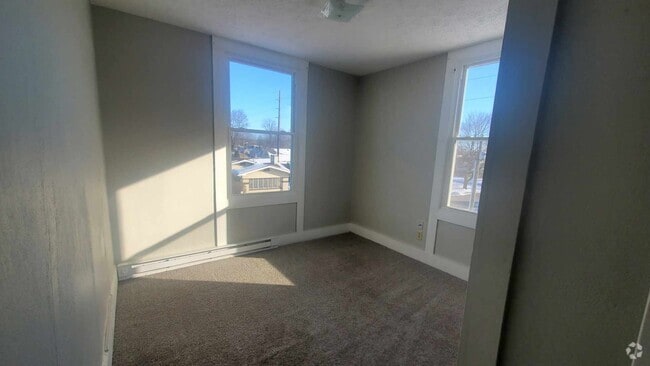 Building Photo - 489 E Harrison St Rental