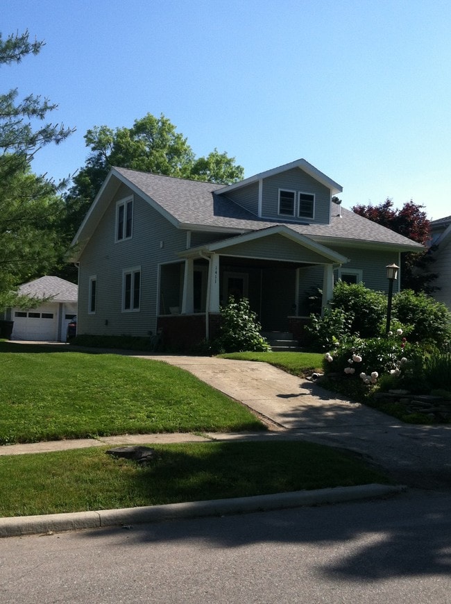 Photo - 1411 Central St