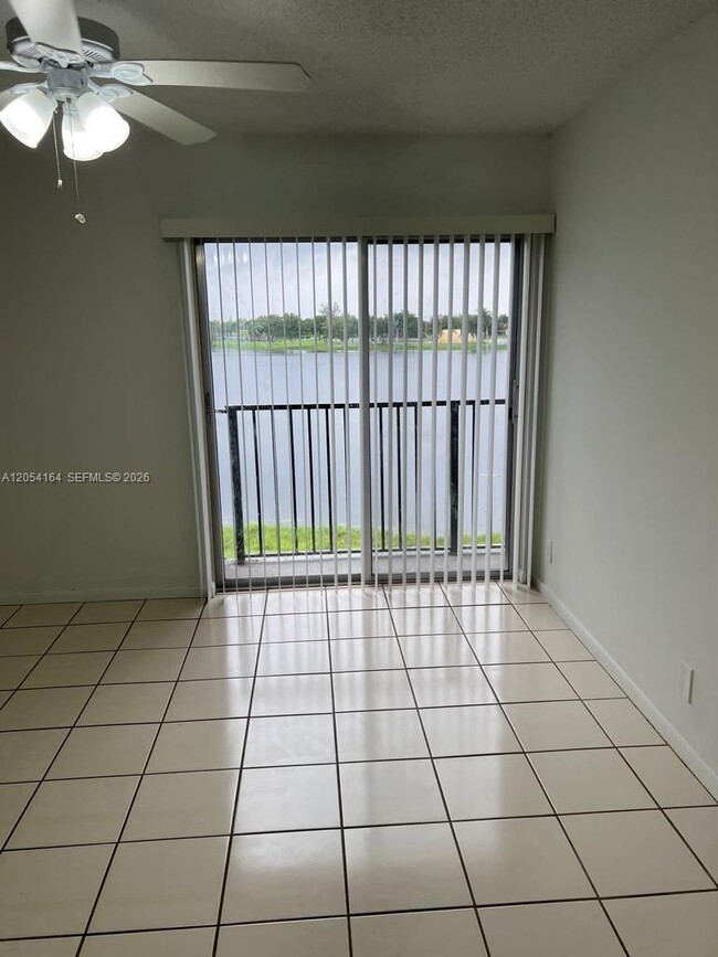 Photo - 8720 N Sherman Cir Unit 303