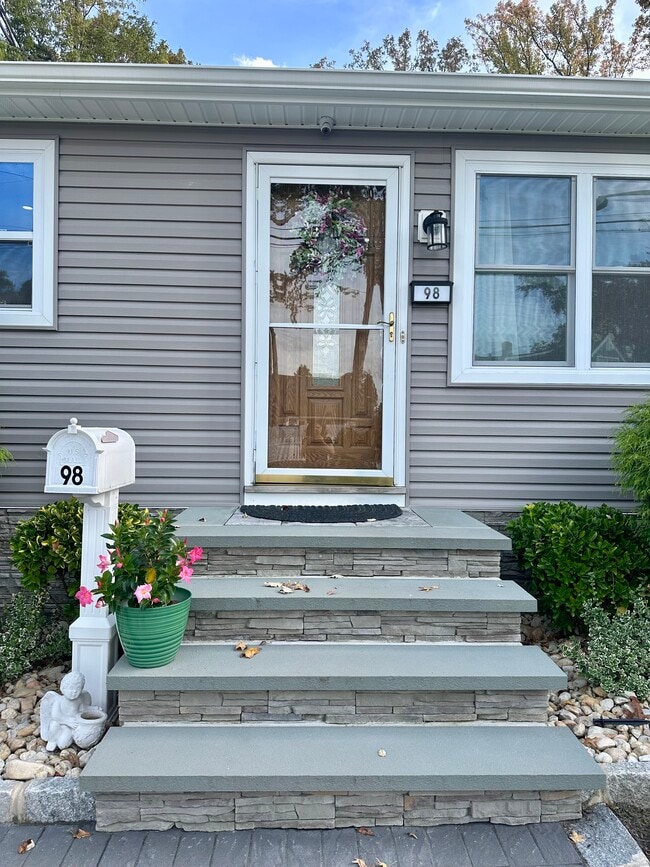 Photo - 98 Hawthorne Ave