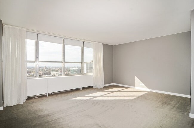 living area - 655 W Irving Park Rd Unit 2109