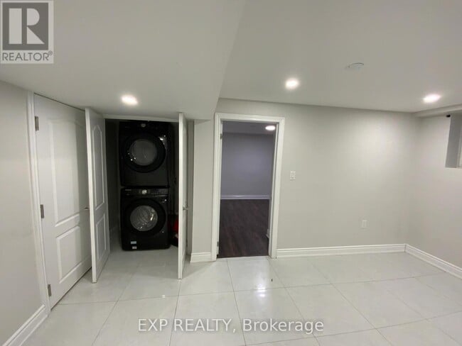 Photo - 923 Guinness Cres