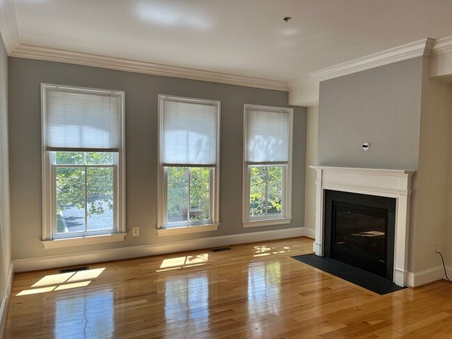 Photo - 711 Carpenter Rd