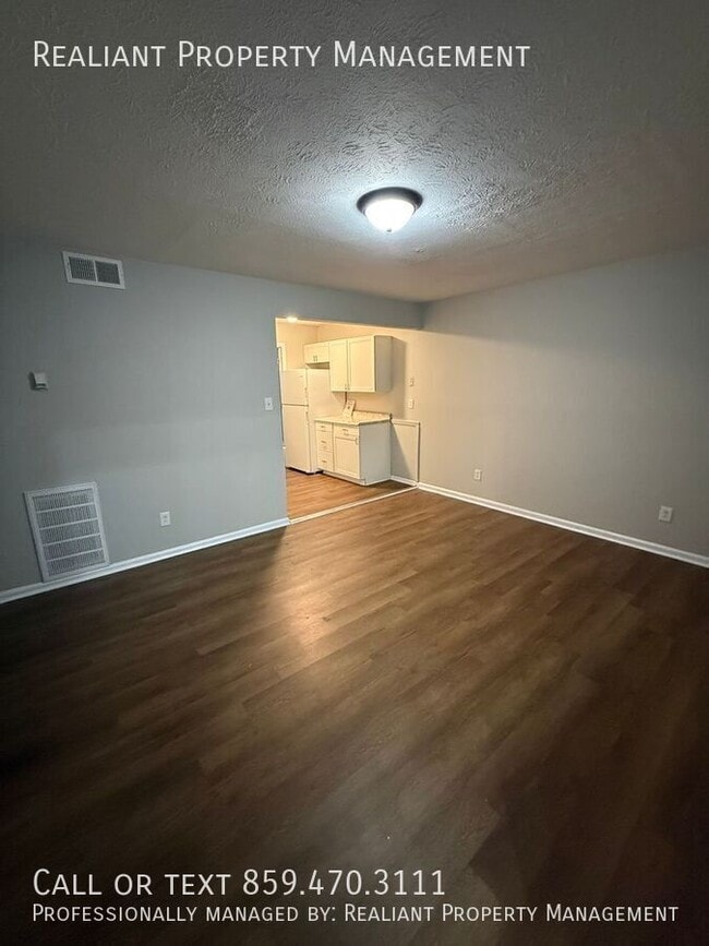 Photo - 208 Lakeshore Dr