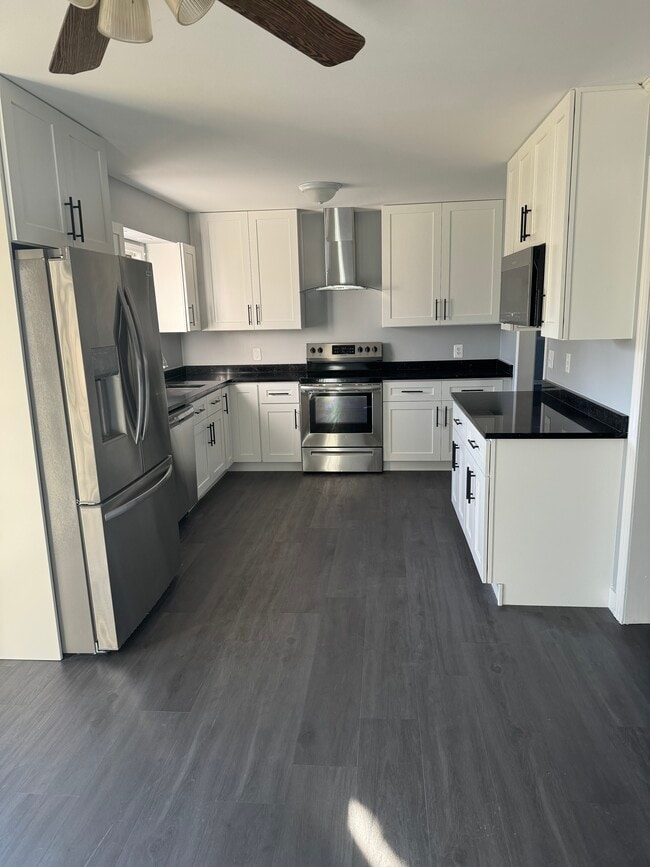 Building Photo - 13760 Plumbrook Rd Rental