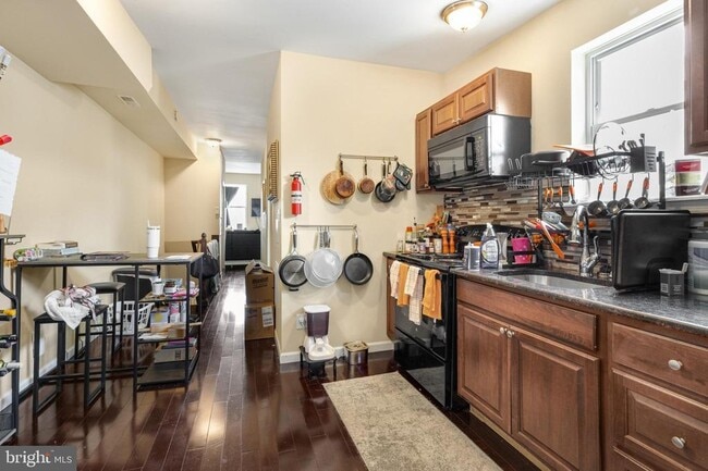 Building Photo - 1536 S 19th St Unit 2