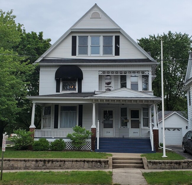 Building Photo - 204 Crawford Ave Rental