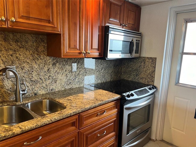 Photo - 1301 E Hillsboro Blvd Unit 205