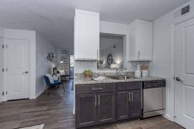 Photo - Windsor Place Apartment