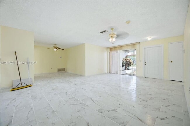 Photo - 920 NW 92nd Ave Unidad HOME