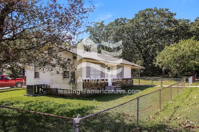 Photo - 800 W 51st St