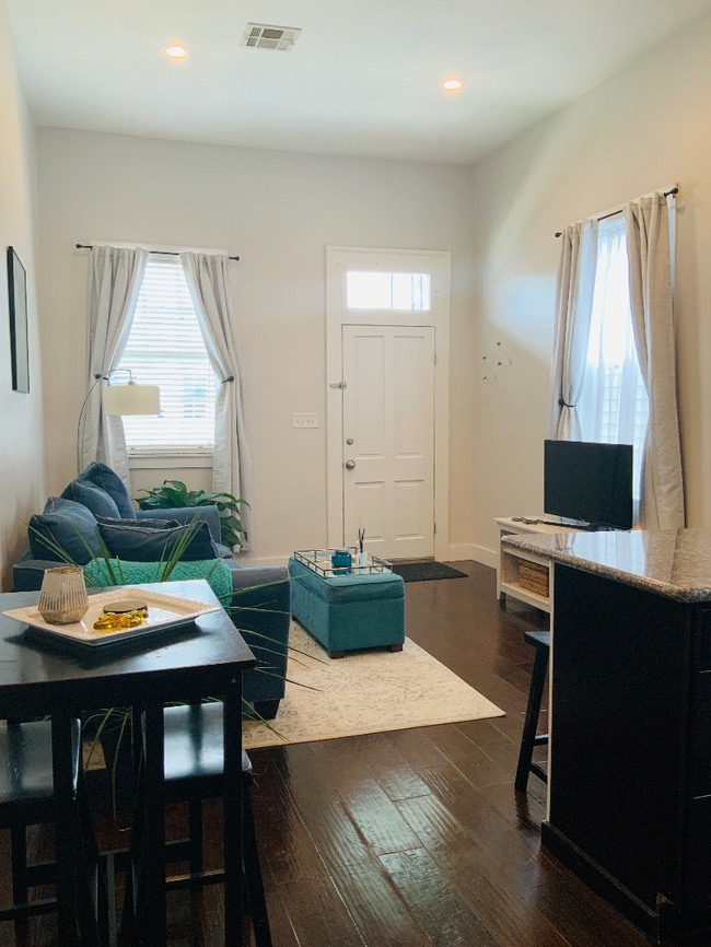 Building Photo - 317 S Salcedo St Unit 317