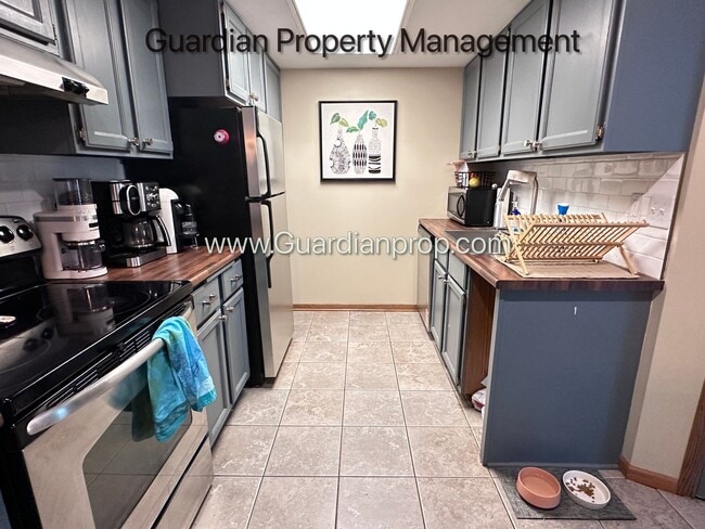Photo - St Louis Park 2 Bedroom Town Home, Dishwasher, 1 Car Garage, Central Air, W/D