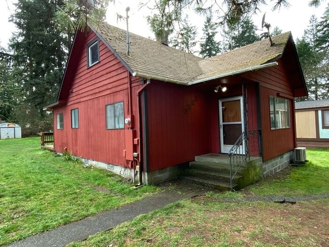 Photo - Tacoma 2bdr 1 bath house w/ 2 car garage