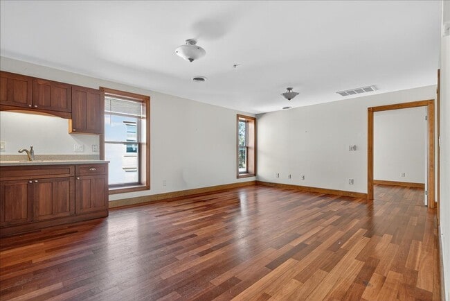 Photo - 432 Broadway