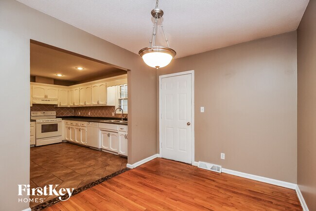 Photo - 704 Melrose St