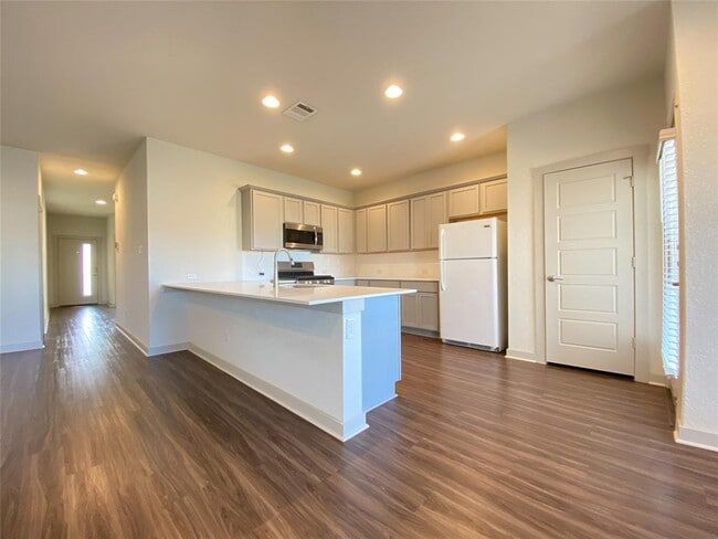 Photo - 5121 Vanner Path