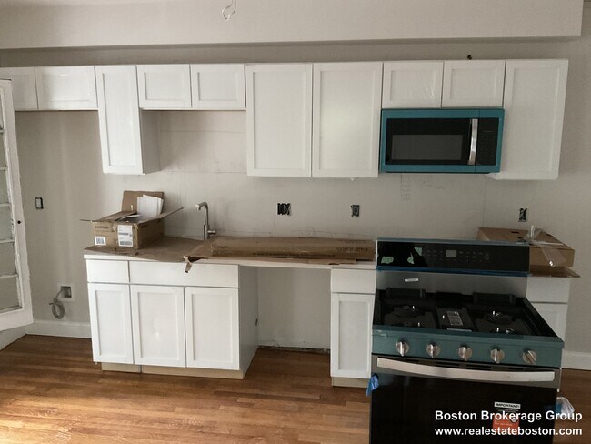 Building Photo - 158 Calumet St Unit 2