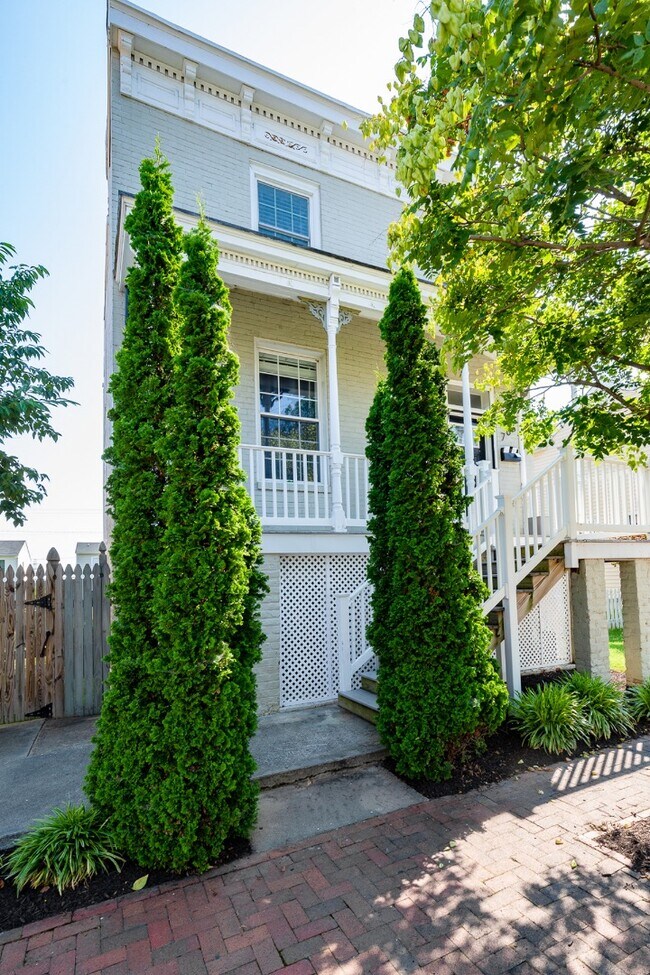 Photo - 706 Catherine St