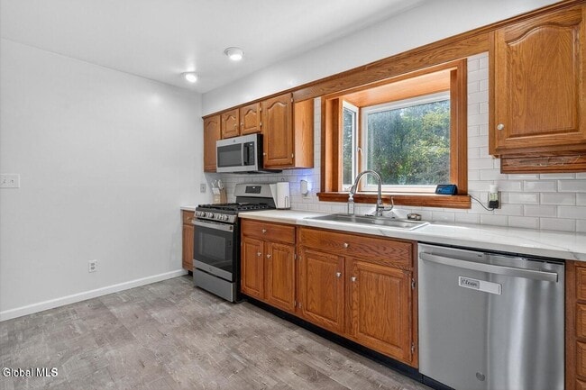 Photo - 1321 W High St