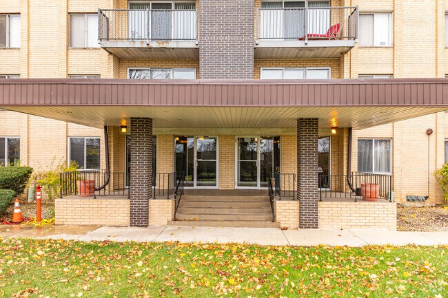 Entrance Image - Cameo West Condominiums