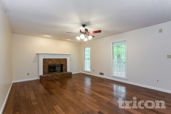 Photo - 321 Stratford Dr