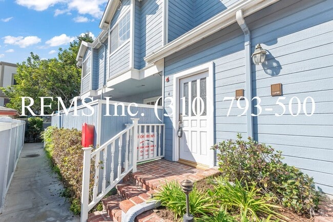 Photo - Spacious Townhome with Garage & Laundry in Great Location