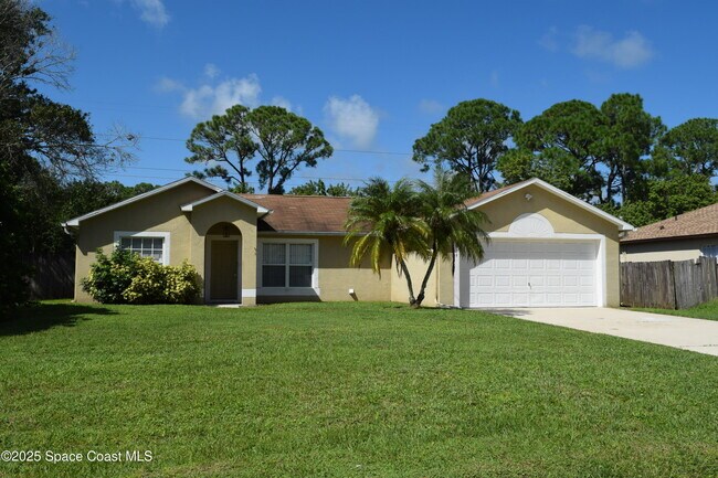 Photo - 939 Lyons Cir NW