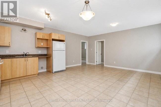 Photo - 1170a S Russell Rd