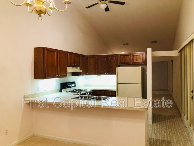 Photo - 49 Eastwick Ln