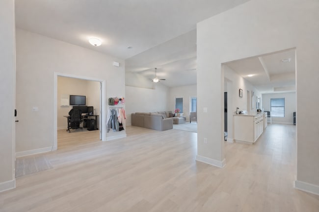 Photo - 5833 Crestlake Dr